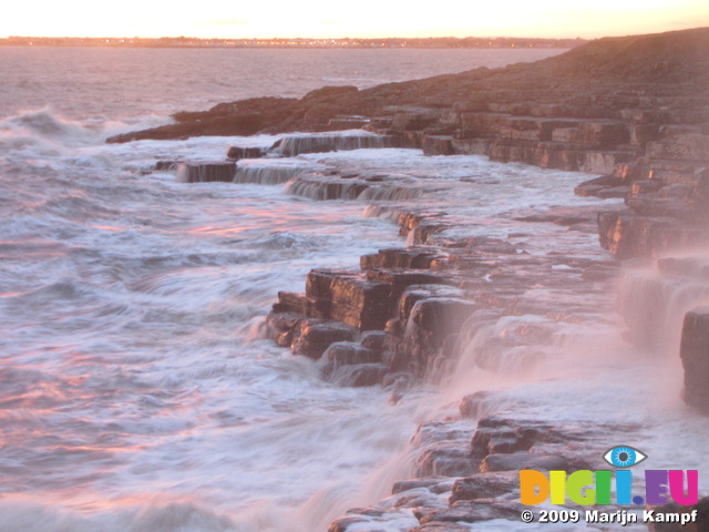 SX04338 Waves splashing at sunset